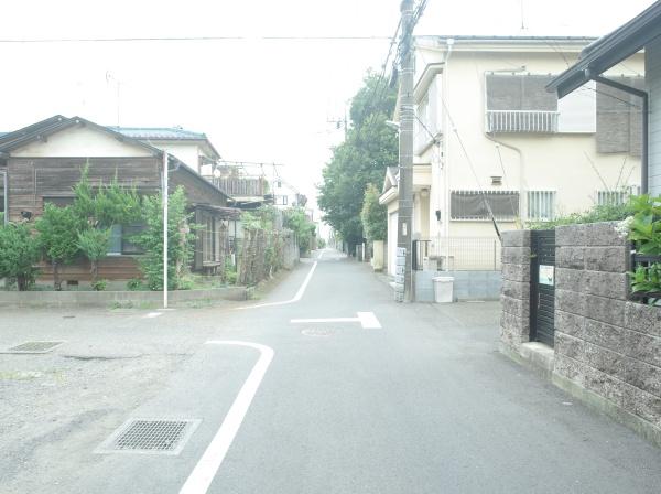 小平市学園西町３丁目の新築一戸建の前面道路含む現地写真画像
