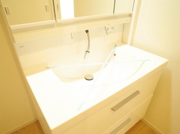 小平市学園東町3丁目の新築一戸建の洗面台・洗面所画像