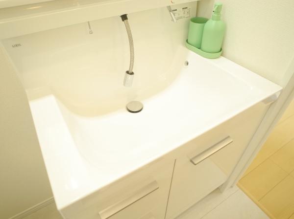 小平市学園東町２丁目の新築一戸建の洗面台・洗面所画像