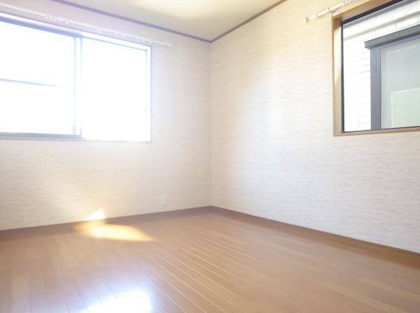 小平市小川町１丁目の中古一戸建の洋室画像