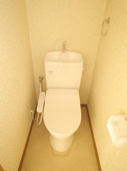小平市小川町１丁目の中古一戸建のトイレ画像