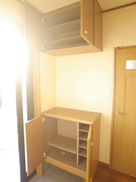 小平市小川町１丁目の中古一戸建の玄関画像