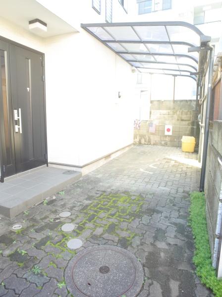小平市小川町１丁目の中古一戸建の駐車場画像