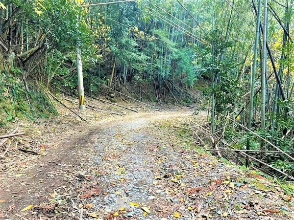 糸島市二丈一貴山土地の前面道路含む現地写真画像