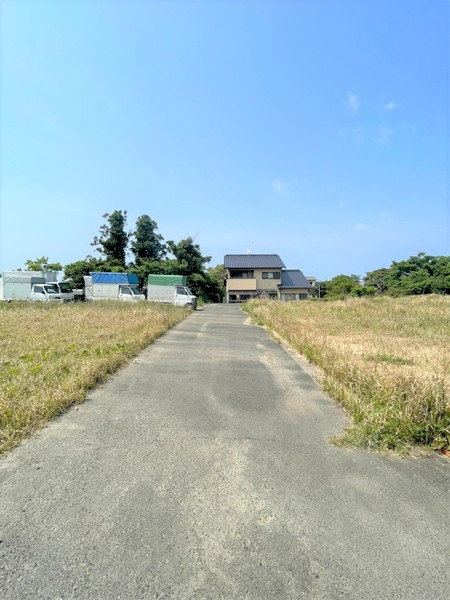 糸島市曽根の土地　前面道路含む現地写真