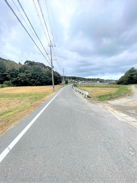 糸島市有田字小松原土地の前面道路含む現地写真画像