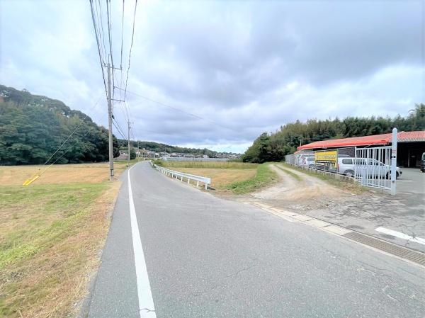 糸島市有田字小松原土地の前面道路含む現地写真画像