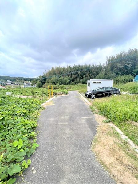 糸島市有田字小松原土地の前面道路含む現地写真画像