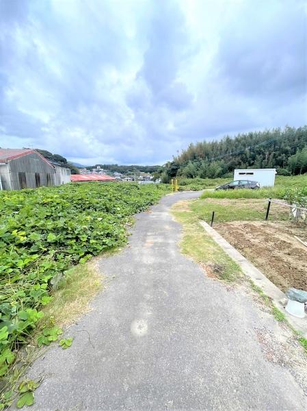 糸島市有田字小松原土地の前面道路含む現地写真画像