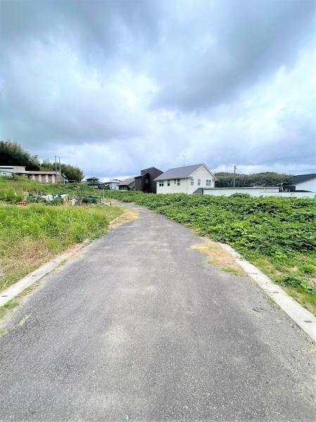 糸島市有田字小松原土地の前面道路含む現地写真画像