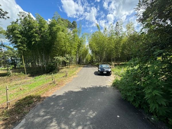 西区大字金武字平原土地の前面道路含む現地写真画像