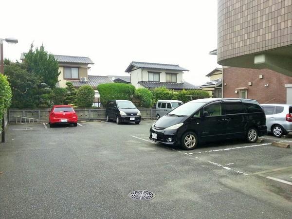 ウェルシーライフの駐車場画像