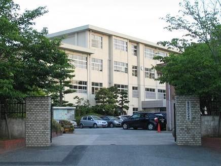 南区鶴田2丁目中古戸建の中学校画像