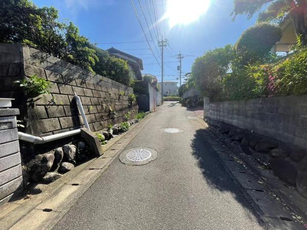 南区鶴田2丁目中古戸建の前面道路含む現地写真画像