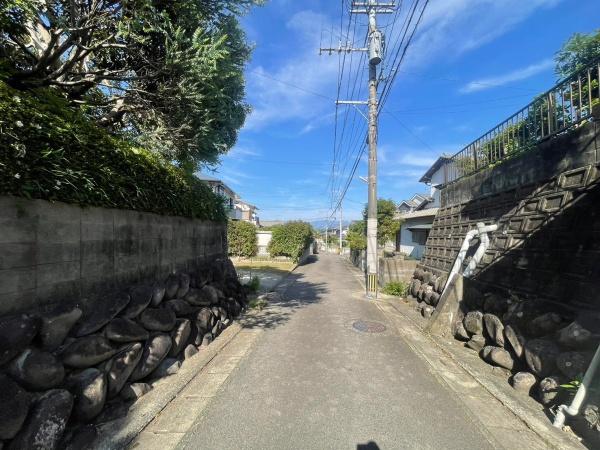 南区鶴田2丁目中古戸建の前面道路含む現地写真画像