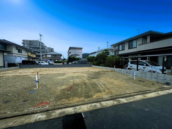 福岡市早良区飯倉2丁目新築戸建　1号棟の前面道路含む現地写真画像