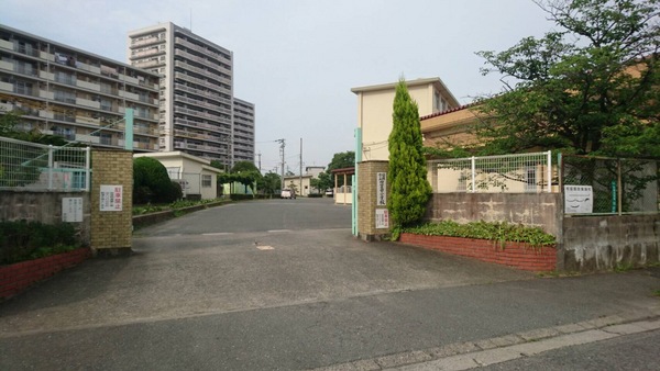 福岡市早良区重留7丁目戸建の小学校画像