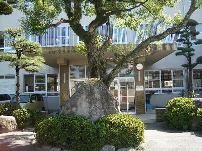 福岡市早良区重留7丁目戸建の中学校画像