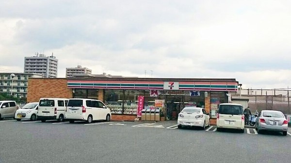 福岡市早良区重留7丁目戸建のコンビニ画像