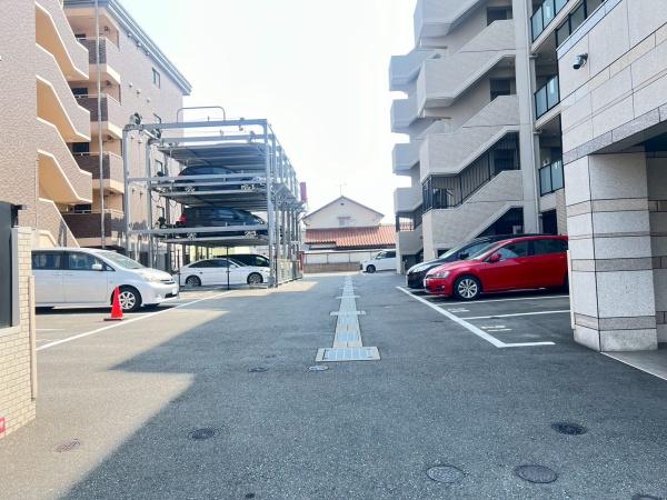グラフォーレ荒江サウステラスの駐車場画像
