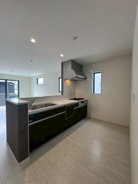 福岡市南区中尾一丁目新築戸建　2号棟の同仕様写真(キッチン）画像