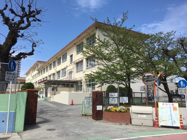 福岡市西区野方６丁目戸建の小学校画像