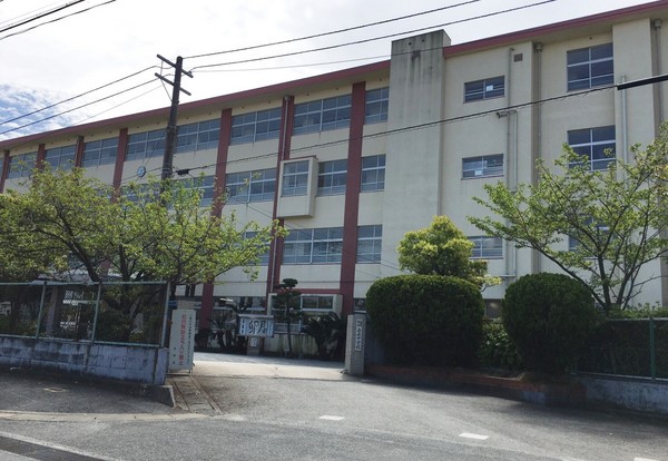 福岡市西区野方６丁目戸建の中学校画像