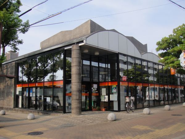 福岡市西区野方６丁目戸建の銀行画像