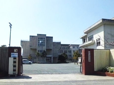 福岡市西区野方４丁目　５号地　戸建の中学校画像