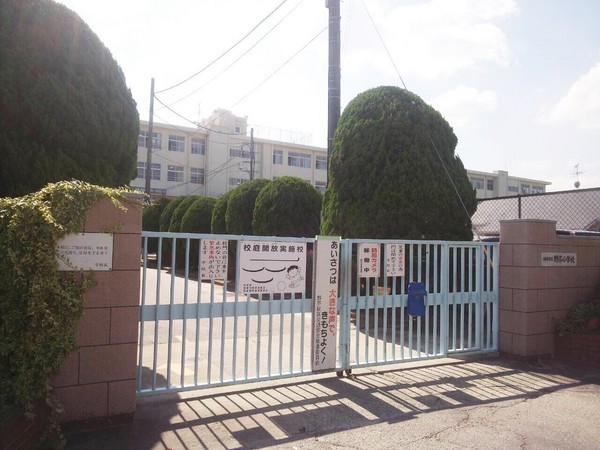 福岡市早良区野芥６丁目戸建の小学校画像