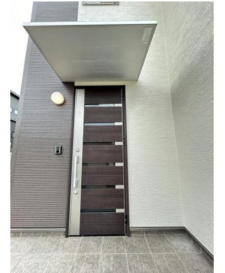 福岡市城南区南片江4丁目戸建の玄関画像