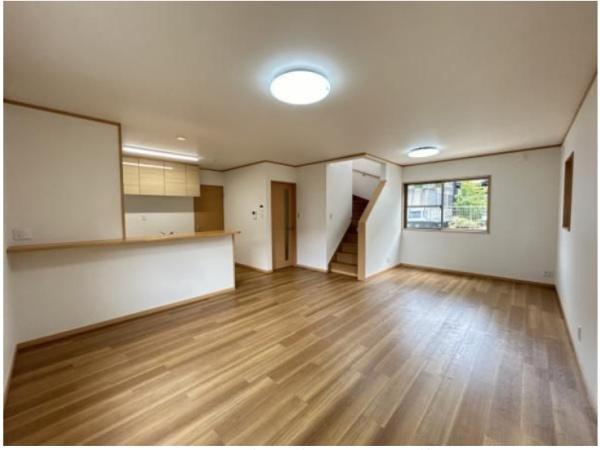 福岡市城南区南片江4丁目戸建のリビング画像