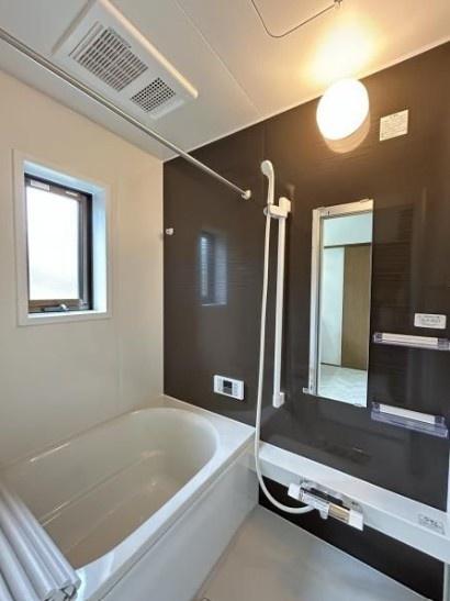 福岡市早良区野芥6丁目戸建のバス画像