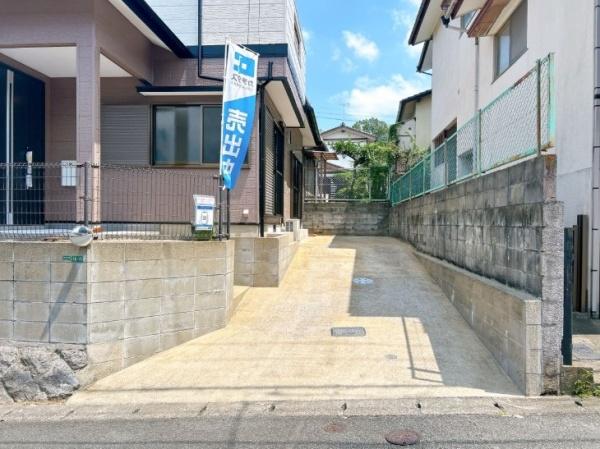 福岡市早良区野芥6丁目戸建の駐車場画像