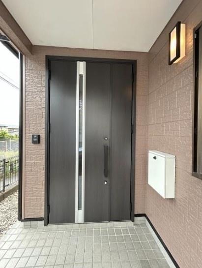 福岡市早良区野芥6丁目戸建の玄関画像