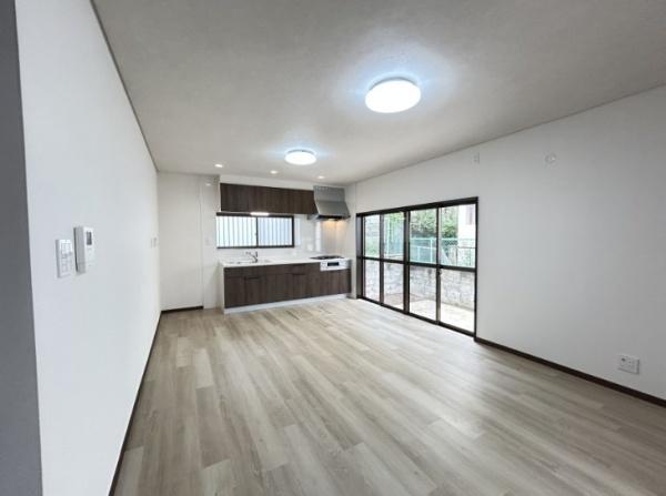 福岡市早良区野芥6丁目戸建のリビング画像