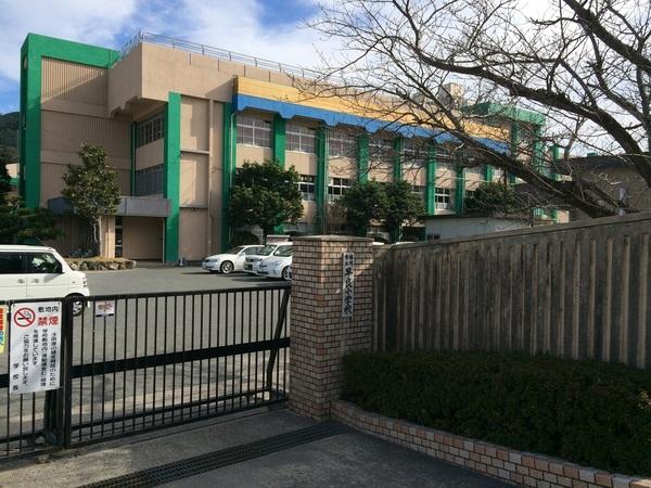 福岡市早良区早良5丁目土地の小学校画像