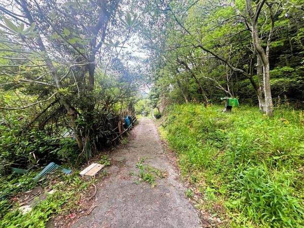 福岡市西区今宿上ノ原字浦山土地の前面道路含む現地写真画像