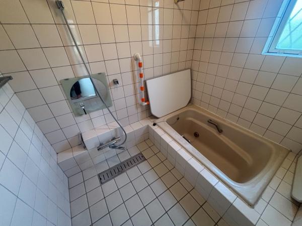 福岡市西区愛宕浜4丁目戸建のバス画像