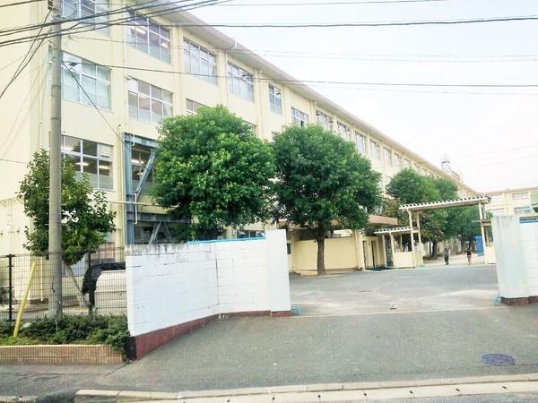 美室団地3号棟の小学校画像