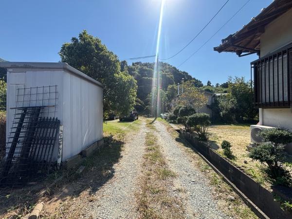 早良区大字西油山字原土地の前面道路含む現地写真画像