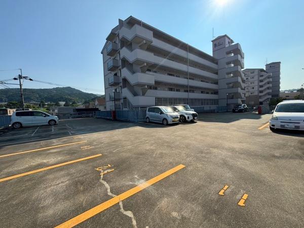 ステラ月の浦B棟の駐車場画像