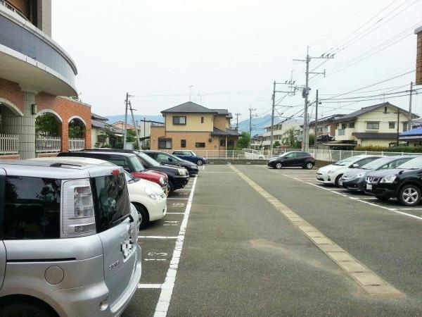 キャメロットリブの駐車場画像