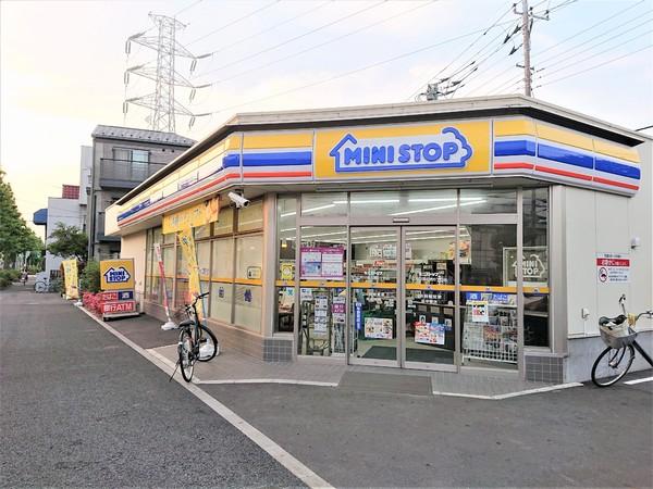 やすらぎコーポのコンビニ画像