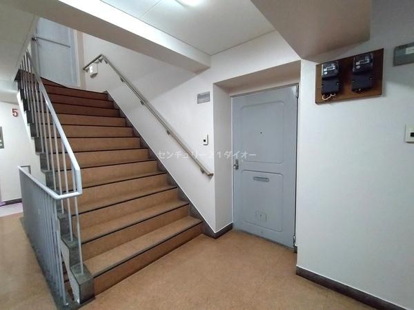 市川市平田2丁目のマンションの玄関画像