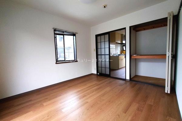 フローラSTの洋室画像