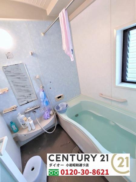 江戸川区西小岩1丁目賃貸併用住宅のバス画像