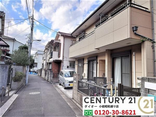 江戸川区西小岩1丁目賃貸併用住宅の前面道路含む現地写真画像