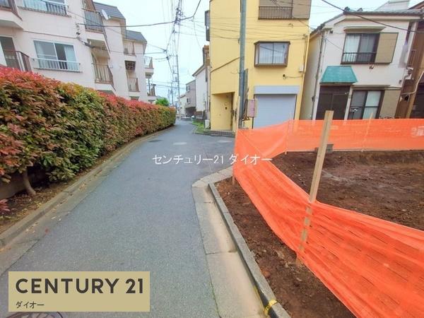 本一色2丁目新築の前面道路含む現地写真画像