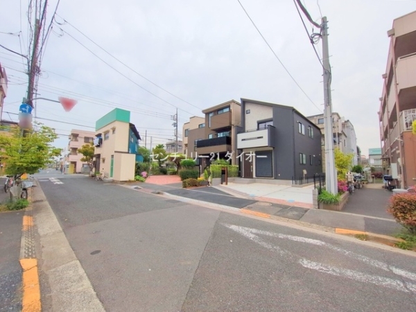 江戸川区鹿骨3丁目2号棟の前面道路含む現地写真画像